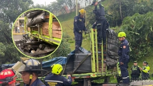 Hombre murió aplastado por rollos de acero en Itagüí tras ocultarse en un camión procedente de Barranquilla