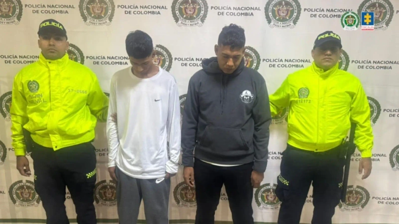Juan Felipe Zapata Soto y Brayan Esteban Miranda Ávila, de 22 y 23 años, son sospechosos de haber protagonizado un hecho de violencia contra población LGBTIQ+.