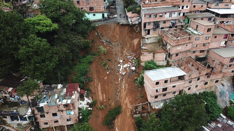 De acuerdo con el reporte de la Alcaldía de Medellín el derrumbe en Villatina deja 50 viviendas evacuadas donde vivían más de 130 personas.