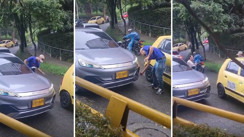 El taxista golpeó en varias oportunidades el vehículo particular que era conducido por una mujer. Foto y video: Denuncias Antioquia