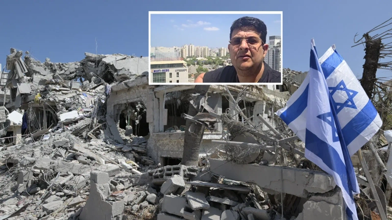 Foto de un edificio de la ciudad de Petaj Tikva, en Israel, destruido tras un ataque iraní con misil. En la imagen de detalle aparece Ferney David Quintero Marín, un antioqueño que padece el conflicto entre Israel e Irán.
