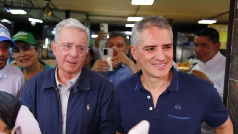El gobernador de Antioquia, Andrés Julián Rendón Cardona con el expresidente Álvaro Uribe Vélez. Foto: internet.