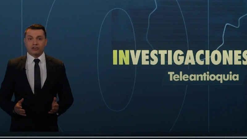 El periodista y presentador, Sebastián Palacio, conduciendo Investigaciones Teleantioquia, segunda temporada.