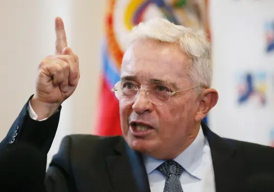 El expresidente Álvaro Uribe Vélez se dirige a la ciudadanía desde Medellín. Foto: archivo.