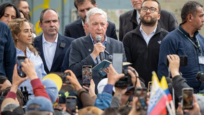 El expresidente Álvaro Uribe decidió renunciar a la prescripción de la acción penal, dándole más tiempo al Tribunal Superior de Bogotá para que analice el caso. Foto: Archivo particular