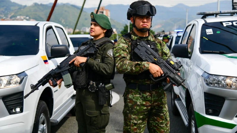Antioquia les cumple a sus policías y soldados: más dotación para la Fuerza Pública