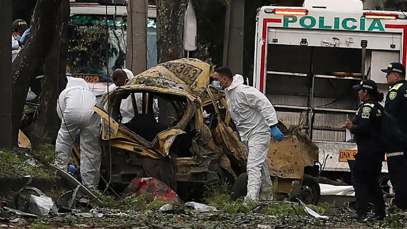 El pasado 21 de agosto activaron un camión bomba en Cali, que dej´7 muertos y más de 70 heridos. Este episodio revivió un panorama terrorista que parecía parte del pasado. ¿En Medellín las disidencias Farc planearían algo similar? /Foto: AP.