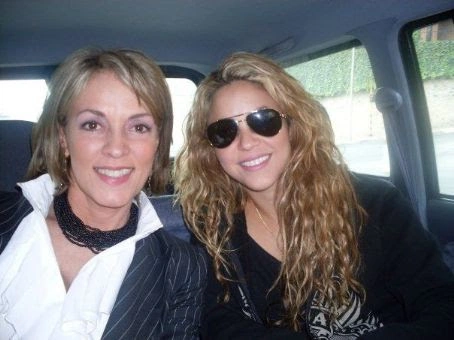 Maria Emma Mejía y Shakira. Foto: shakira-argentina.blogspot.com