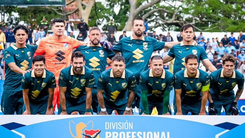 Los hechos violentos se dieron en el partido entre Bolívar, donde actúa Daniel Cataño, y Blooming. Tomado de @Bolivar_Oficial.