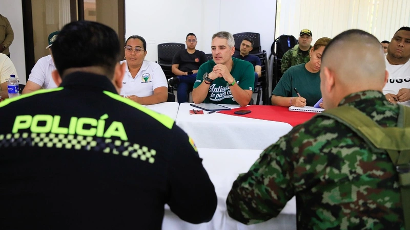 El Gobernador Andrés Julián Rendón Cardona lideró en el municipio de Cáceres un Consejo de Seguridad y Oportunidades Sociales. Foto: cortesía.
