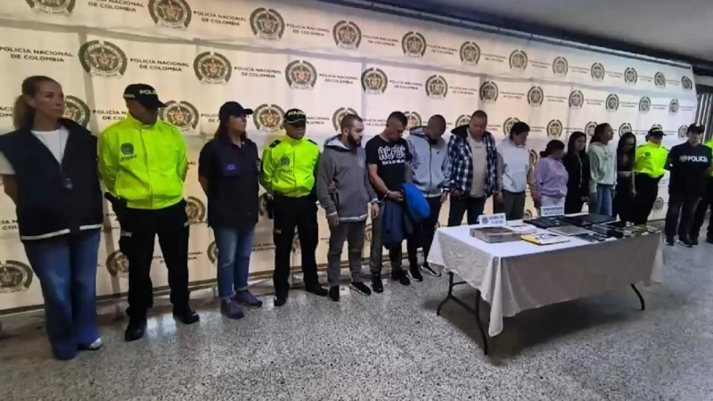 En la imagen aparecen los miembros de esta organización. señalada de ofrecer trabajos en el exterior a mujeres, para luego explotarlas sexualmente.