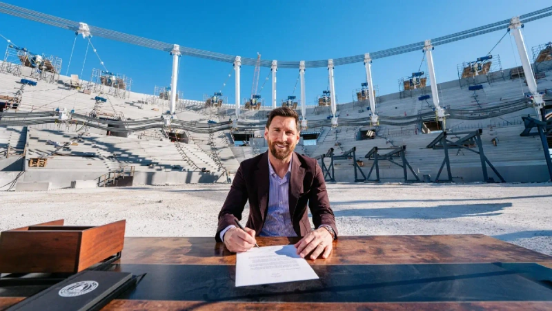 Lionel Messi firma nuevo contrato con el Inter de Miami, por varias temporadas más. Foto: Cortesía.