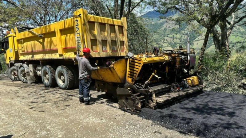 Pavimentación vías Antioquia: la inversión se hará en carreteras secundarias y terciarias del departamento.