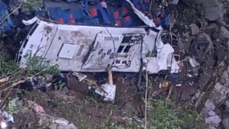 Accidente de bus con excursión estudiantil en Remedios deja múltiples víctimas
