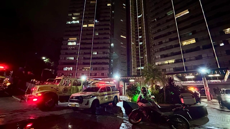 Imagen del edificio donde se presentó el incendio que dejó a seis personas lesionados y a un perro sin vida. Foto: cortesía.