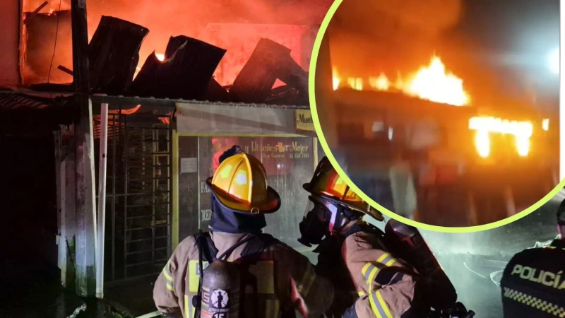 En la imagen momentos de la atención por parte de Bomberos Rionegro.
