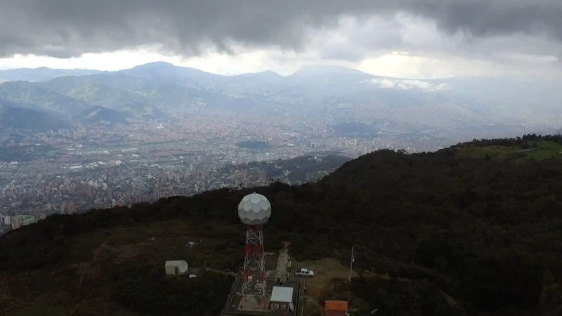 1. Estabilidad atmosférica por nubosidad impacta la calidad del aire en el Valle de Aburrá