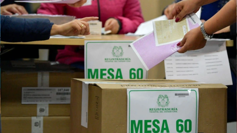 Según la Registraduría, los votantes recibirán una sola tarjeta electoral que incluirá todas las consultas. Foto: Cortesía.