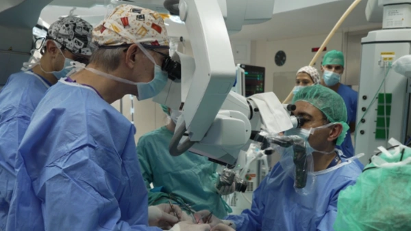 El trasplante de cara es una cirugía funcional, indicada cuando se han perdido zonas como los músculos orbiculares y los ojos, y no se pueden restaurar con métodos habituales. Foto: Hospital Universitario Vall d’Hebron