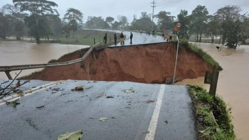 Más de 13.400 familias resultan afectadas por las lluvias en Antioquia, especialmente en Urabá. La UNGRD instala puentes militares y el Dagran destina 7.000 millones de pesos para atender la emergencia. Foto: cortesía