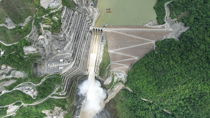 Regulación del caudal del río Cauca por Hidroituango descarta riesgos y aclara su papel frente a las inundaciones recientes.