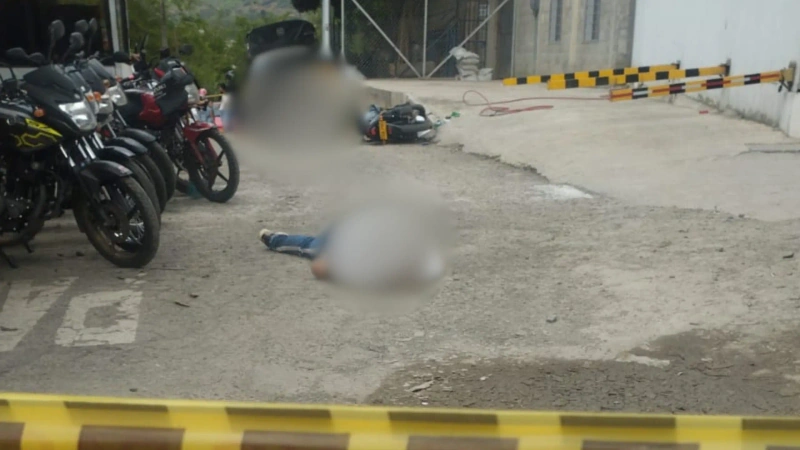 Mientras avanzan las investigaciones, la Policía mantiene presencia en la zona para evitar nuevos episodios de violencia. Foto: cortesía.