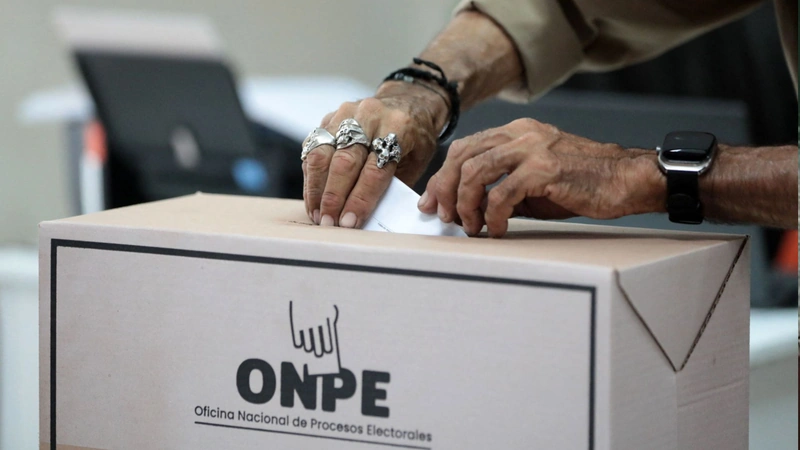Perú extiende elecciones tras fallas logísticas. Foto: internet.