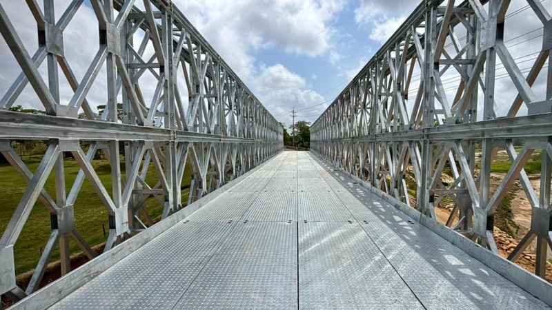 Fotografía del puente militar que instalan en el municipio de Necoclí, sobre el río Mulatos. Foto: cortesía.