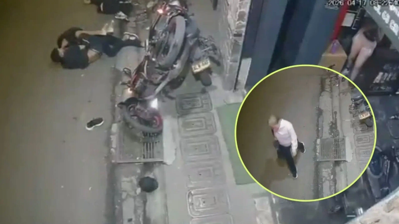 De acuerdo con información preliminar de las autoridades, el joven perdió el control de la motocicleta y arrolló a otros peatones que se encontraban en la zona. Foto: capturas de video.