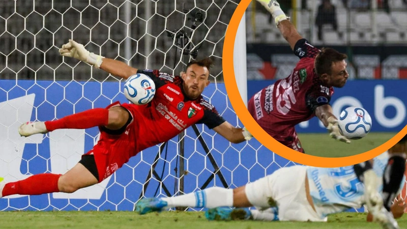 El arquero chileno Sebastián Pérez celebra tras atajar tres penales consecutivos en el partido entre Palestino y Gremio por la Copa Sudamericana 2026. Foto cortesía: chilevisión.cl
