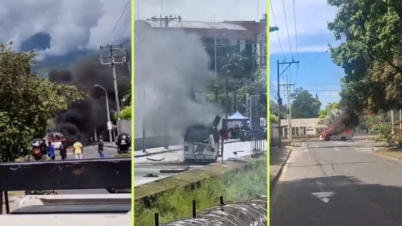 La buseta cargada de explosivos en una vía que colinda con el Cantón MIlitar de la Tercera División del Ejército en Cali. Foto: Screenshot
