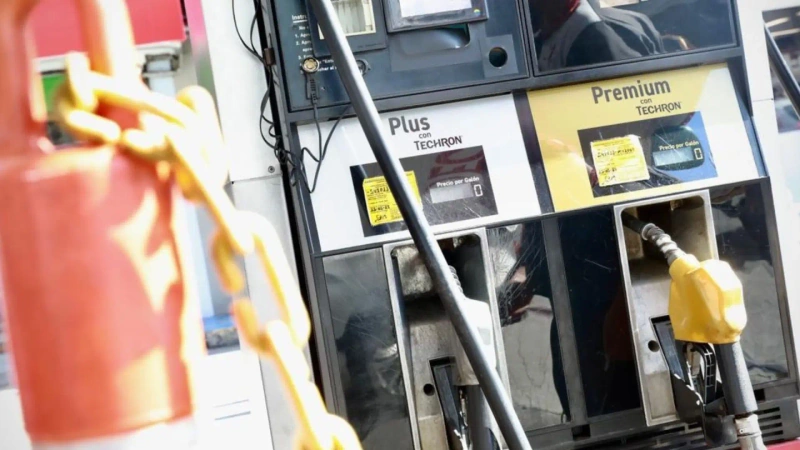 El ministro de Hacienda insistió en que el aumento en el precio del combustible obedece al comportamiento de los mercados internacionales. Foto: cortesía