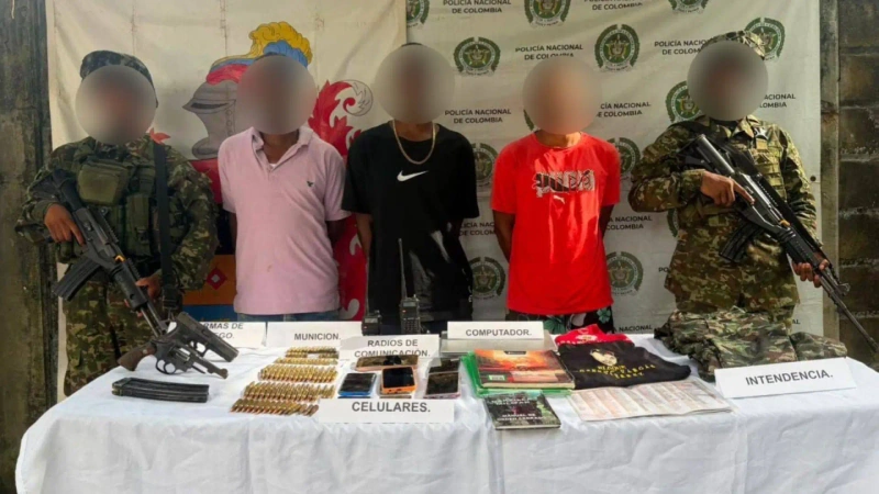 Según las autoridades, los tres capturados harían parte de la subestructura Manuel Alexander Ariza Rosario del Clan del Golfo. Foto: cortesía Ejército