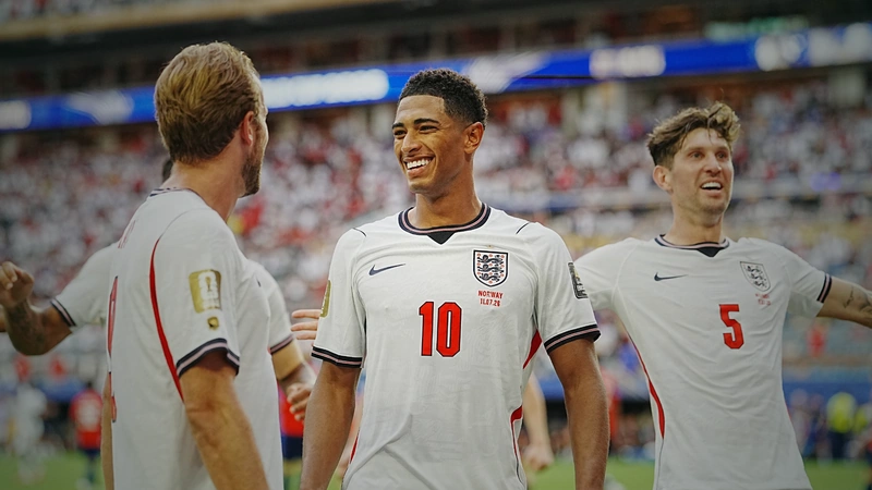 El doblete de Jude Bellingham le dio el pase a semifinales a Inglaterra que ahora espera rival entre Suiza y Argentina. Foto: AFP.