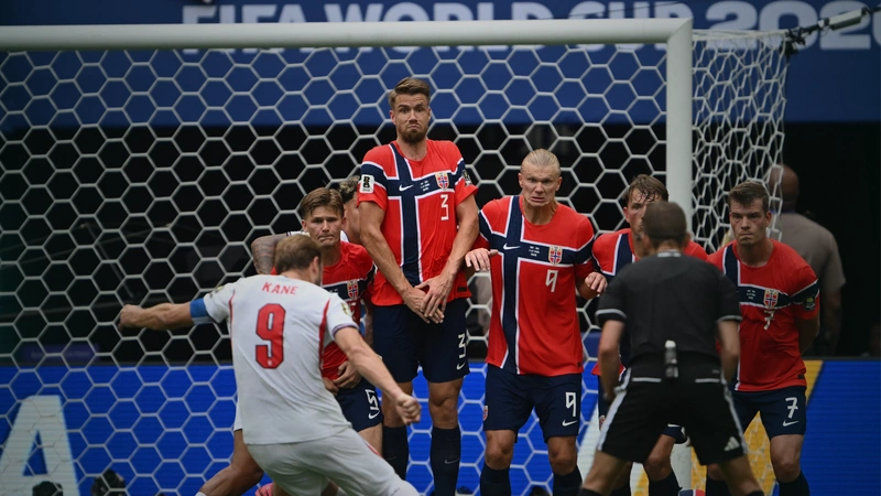 Harry Kane desaprovechó la oportunidad de descontar el marcador ante Noruega, fallando un tiro libre importante. Foto: AFP.