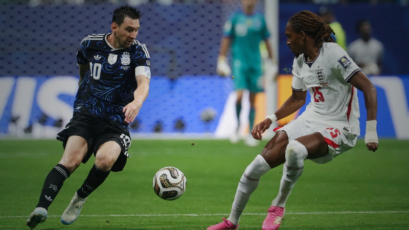 Argentina e Inglaterra igualaron 0-0 en el primer tiempo de la semifinal. Foto: AFP.