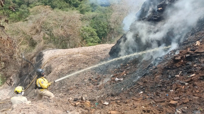 En lo que va del mes, los organismos de socorro han atendido diez emergencias que han afectado áreas protegidas, cerros tutelares y zonas verdes del municipio. Foto: cortesía Alcaldía de Bello