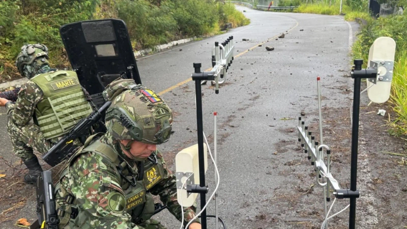 Luego de la destrucción controlada del artefacto, las autoridades normalizaron el tránsito por el corredor vial. Foto: cortesía Ejército
