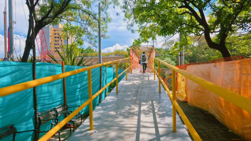 El paso tiene 27 metros de longitud, 2 metros de ancho y 2,50 metros de altura. Foto: cortesía Alcaldía de Medellín