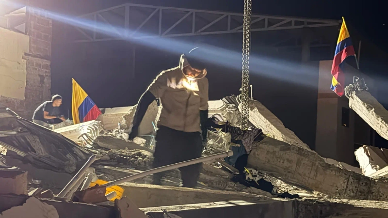Una semana después del terremoto del 10 de agosto, Cali y Pereira continúan enfrentando las consecuencias de la tragedia. En ambas ciudades, los equipos de rescate mantienen las labores entre los edificios colapsados, mientras las familias esperan noticias de sus seres queridos y avanzan las tareas de recuperación. Fotos: Yeison Gualdrón / Teleantioquia