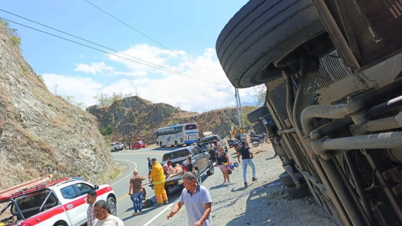 El vehículo realizaba un recorrido entre Urabá y Medellín. Foto: Sistema Informativo de Teleantioquia