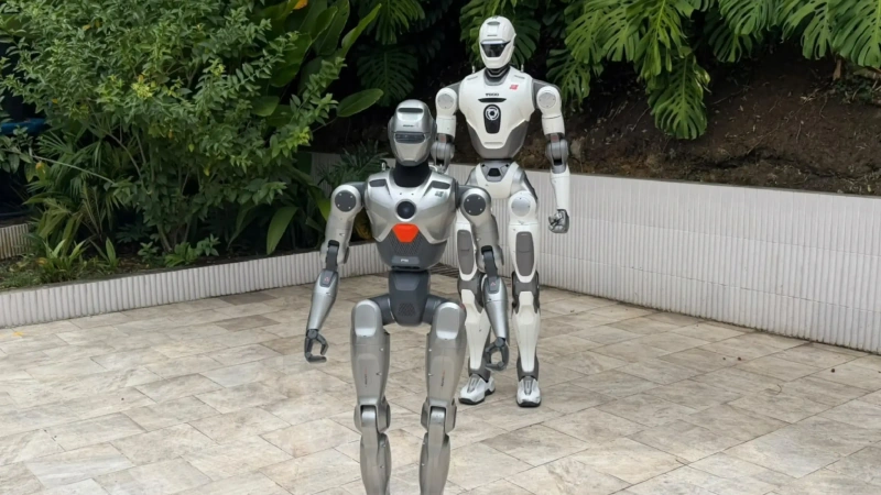 Una familia en Medellín ya convive con robots humanoides. Uno se llama Diomedes, salió de compras y será entrenado para realizar tareas dentro del hogar. Foto: Teleantioquia