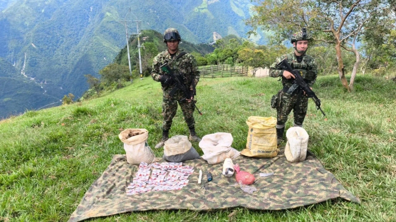 Los elementos hacían parte de la logística utilizada por la estructura armada para la instalación y activación de explosivos en la región. Foto: cortesía Ejército