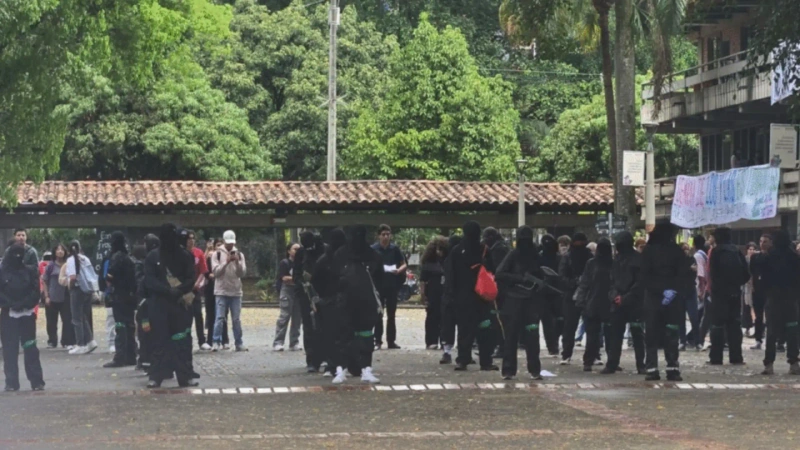 Encapuchados en la Universidad de Antioquia. Imagen referencial. Foto: cortesía