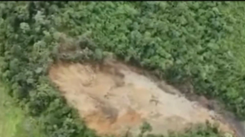 El riesgo se extiende hasta la comunidad de La Granja, donde viven más de 2.000 personas. Foto: captura de video