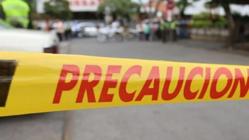 Los investigadores recopilan evidencia en la zona y analizan información que permita determinar cómo terminó el cuerpo en ese lugar. Foto: cortesía
