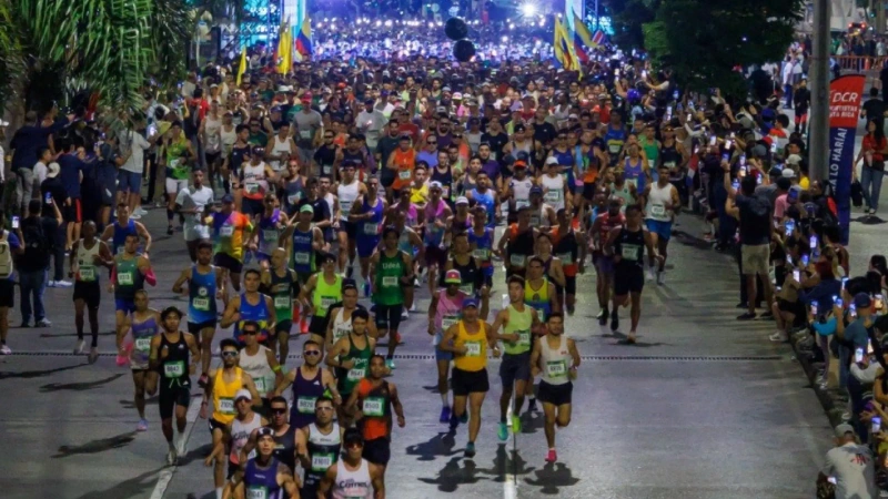 Juliana Ávila sufrió una emergencia médica mientras competía en la distancia de 21 kilómetros de la Maratón de Medellín 2026. Foto: tomada de @MaratonMedellin