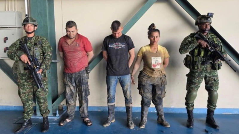 El prontuario atribuido a alias ‘la Morocha’ incluye reclutamiento forzado de menores, narcotráfico, extorsión, homicidio, secuestro y desplazamiento forzado. Foto: cortesía Presidencia