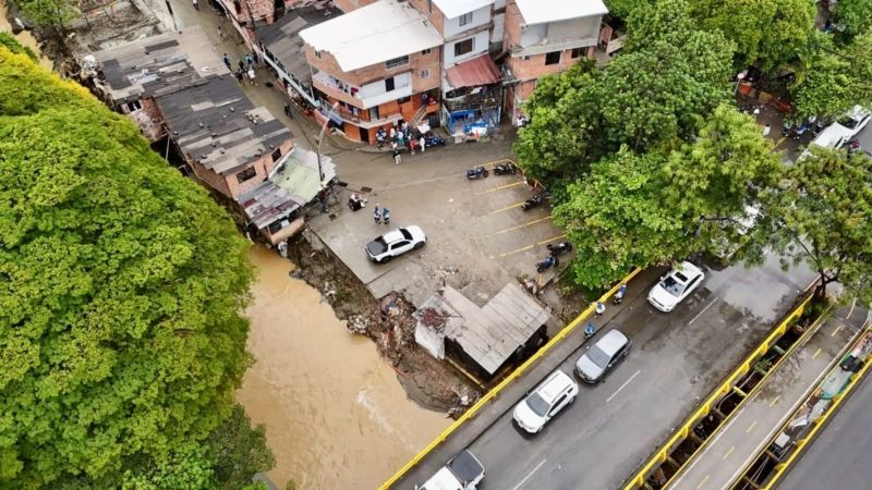 La Alcaldía integra estas herramientas con plataformas de análisis de datos que permiten identificar amenazas y orientar acciones de prevención en las zonas más susceptibles de la ciudad. Foto: cortesía Alcaldía de Medellín