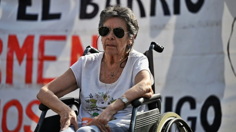Maricarmen ocupó titulares durante semanas tras el desalojo de la vivienda en la que residió durante más de siete décadas en el distrito madrileño de Retiro. Foto: tomada de la cuenta en X de la diputada española Ione Belarra @ionebelarra